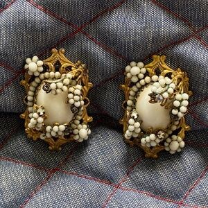 VTG 1940s Milk Glass Earrings Unsigned Miriam Haskell Clip On